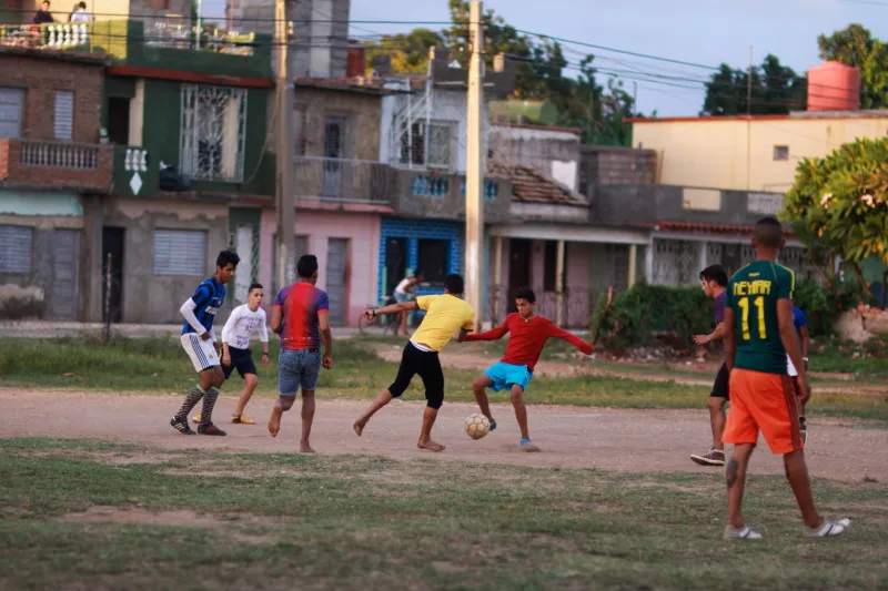 La Cancha Es Nuestra: Los Torneos Callejeros de Fútbol Que Están Cosiendo el Barrio de Vuelta